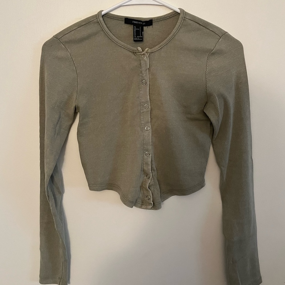 Forever 21 cropped green long sleeve size small
